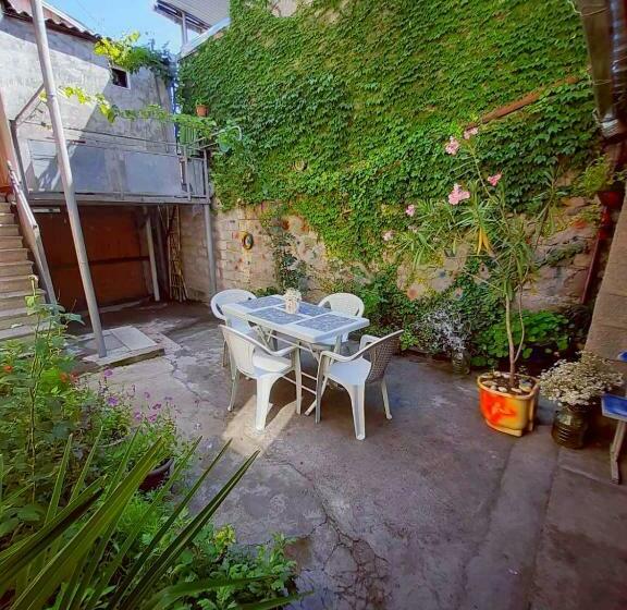 پانسیون Host Family