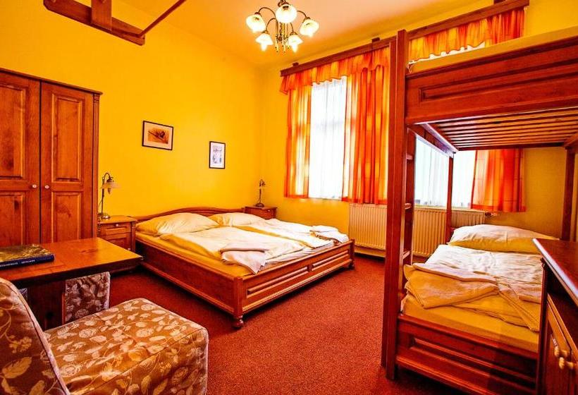 פנסיון Penzion Adélka Janské Lázně