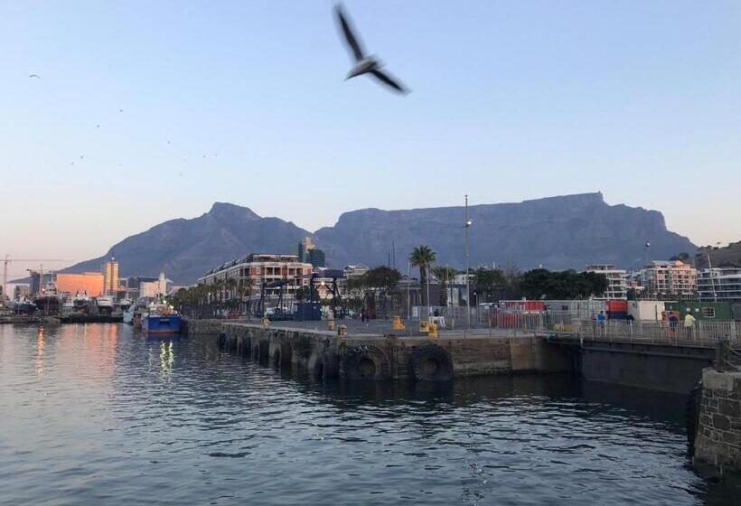Taj Hotelapart, Taj Hotel Cape Town