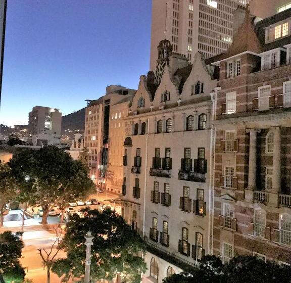 Taj Hotelapart, Taj Hotel Cape Town