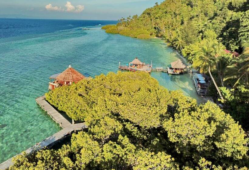 مبيت وإفطار Raja Ampat Dive Lodge