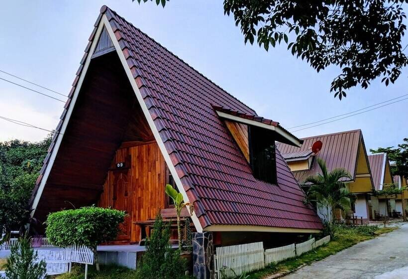 Отель Bansuanphuhong Resort