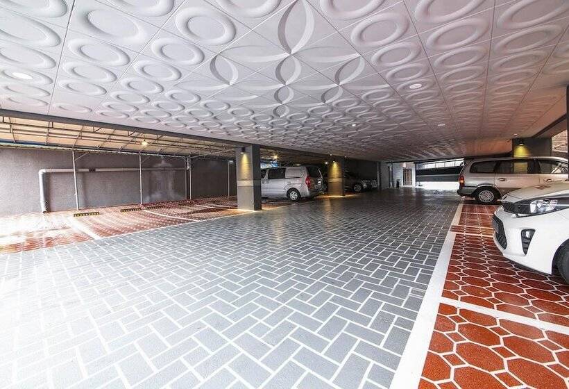 Brown Dot Hotel Gupo