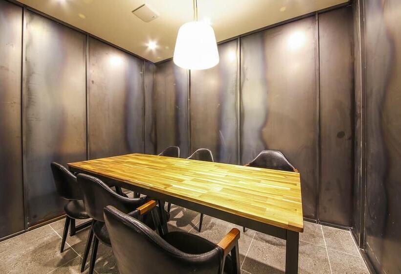 Brown Dot Hotel Gupo