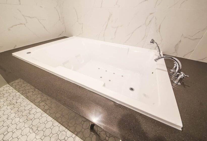 Brown Dot Hotel Gupo