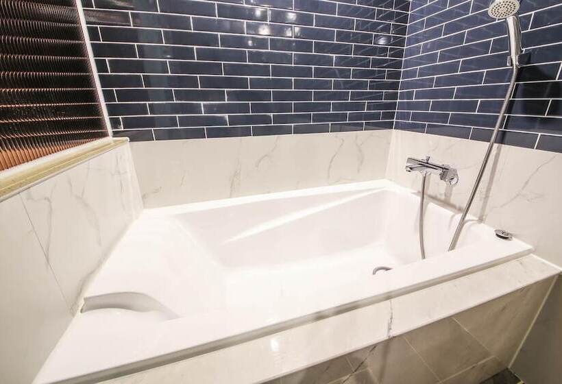 Brown Dot Hotel Gupo