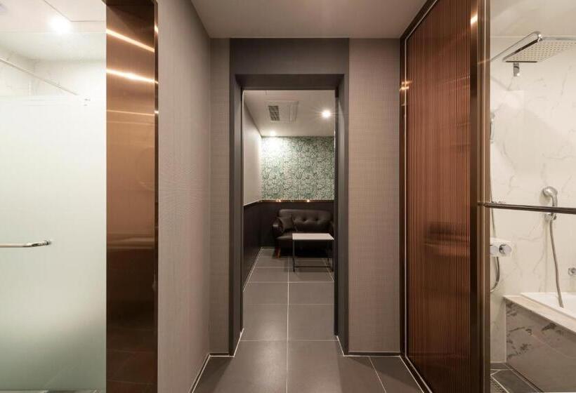 Brown Dot Hotel Gupo