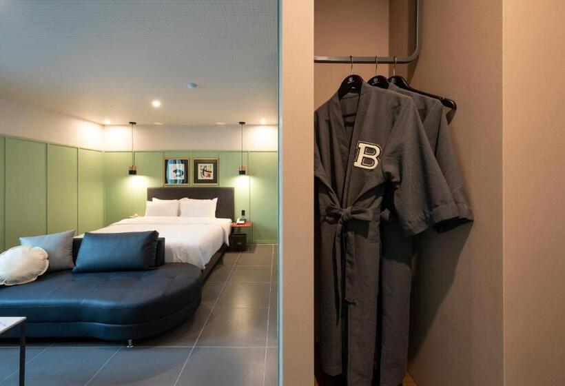 Brown Dot Hotel Gupo