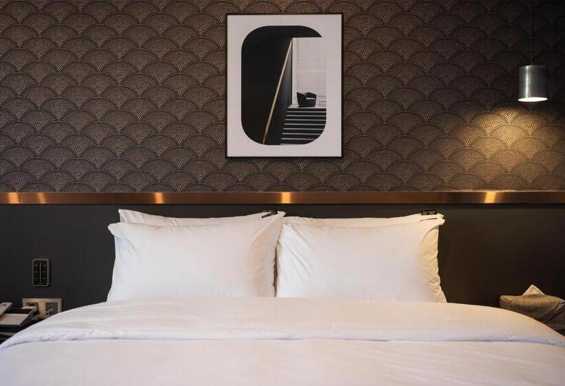 Brown Dot Hotel Gupo