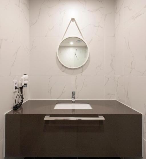 Brown Dot Hotel Gupo