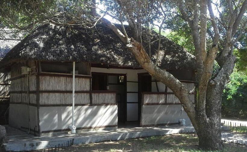 酒店 Nhanombe Lodge