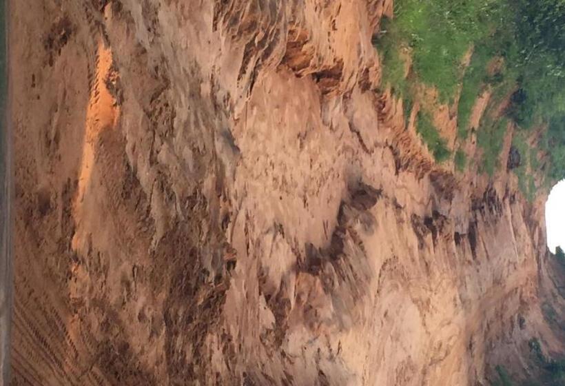 酒店 Nhanombe Lodge