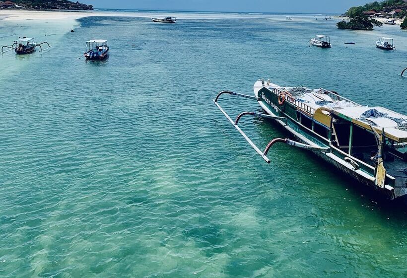 בית מלון כפרי The Palms Ceningan