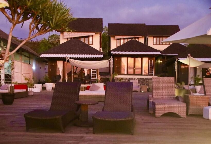 בית מלון כפרי The Palms Ceningan