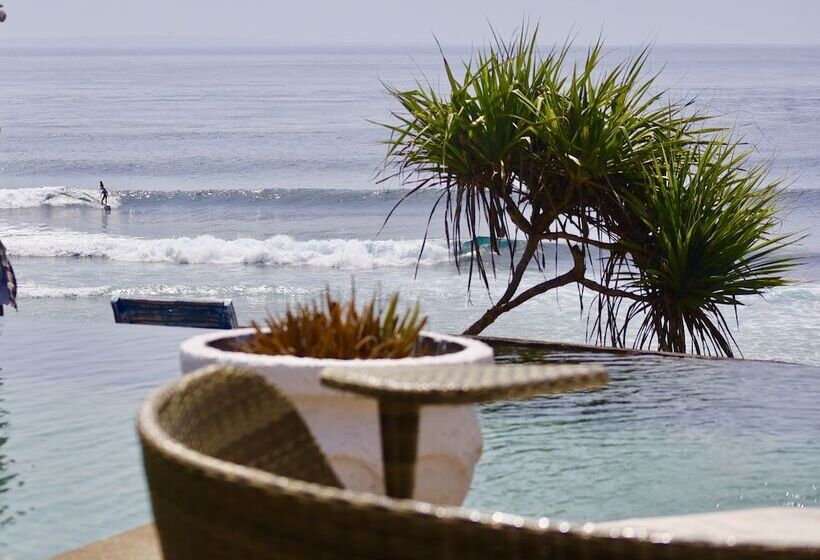 בית מלון כפרי The Palms Ceningan