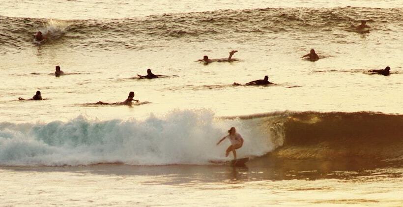 בית מלון כפרי The Palms Ceningan
