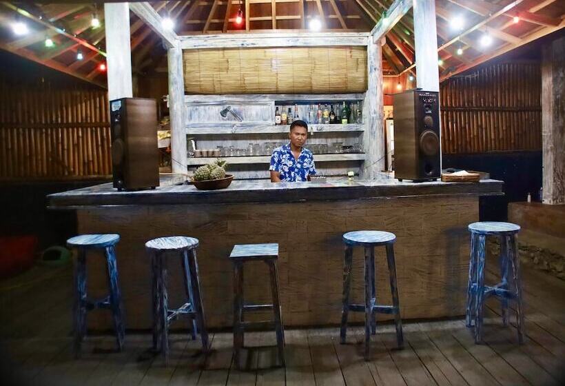 בית מלון כפרי The Palms Ceningan