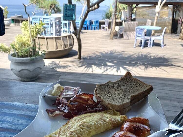 בית מלון כפרי The Palms Ceningan