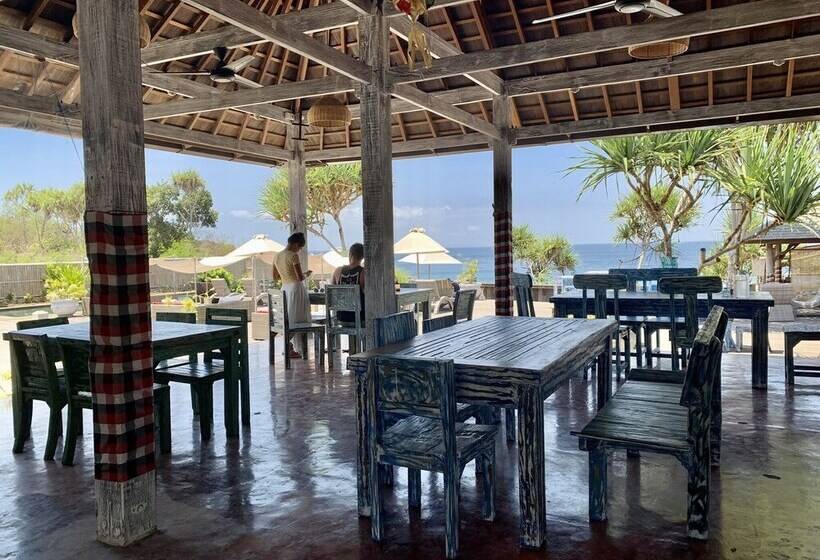 בית מלון כפרי The Palms Ceningan