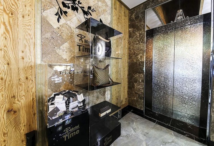 בית מלון כפרי Time