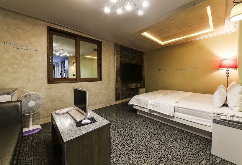 בית מלון כפרי Time