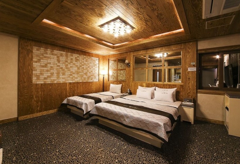 בית מלון כפרי Time