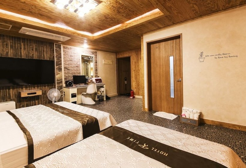 בית מלון כפרי Time