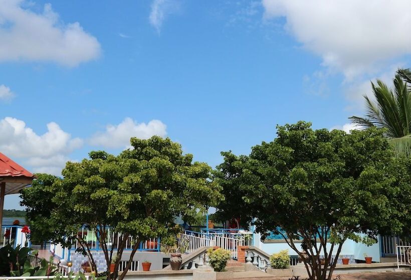 هتل Waterfront Paradise Resort