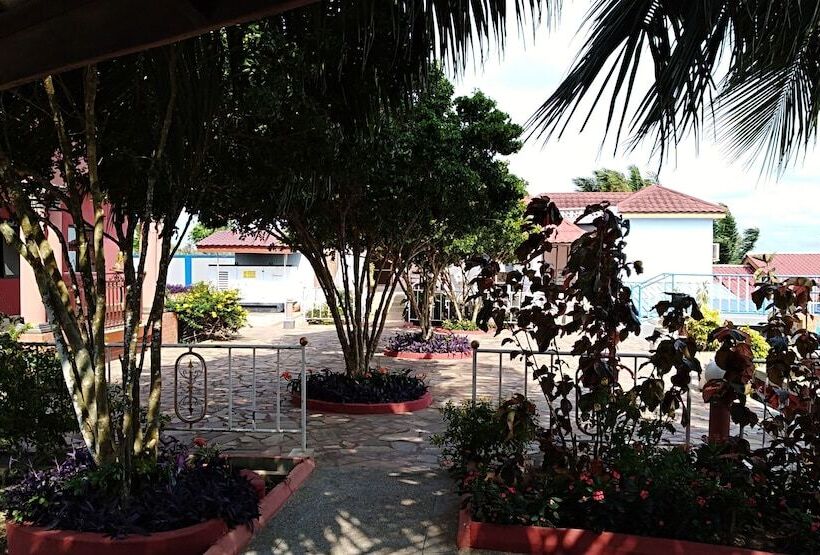 هتل Waterfront Paradise Resort