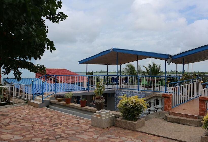 هتل Waterfront Paradise Resort