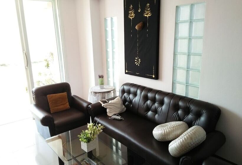 בית מלון כפרי Wattanakham Serviced Apartment