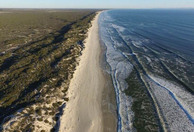 בית מלון כפרי West Coast Luxury Tents