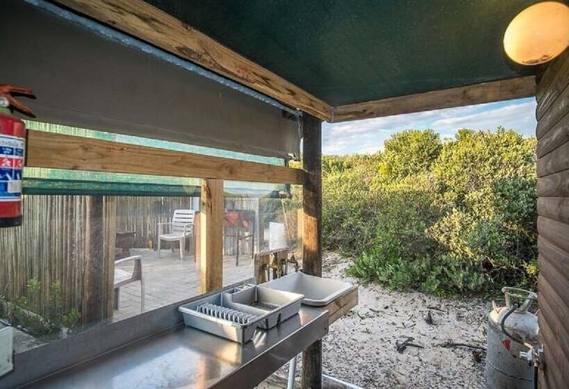 בית מלון כפרי West Coast Luxury Tents