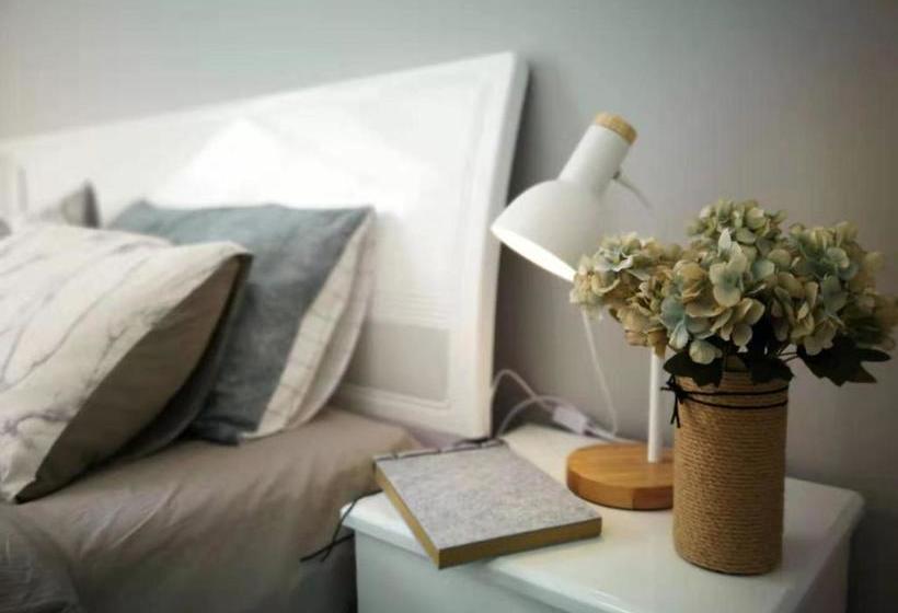 Huashan Lotus International Hostel