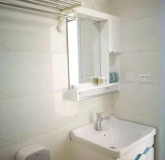 Huashan Lotus International Hostel