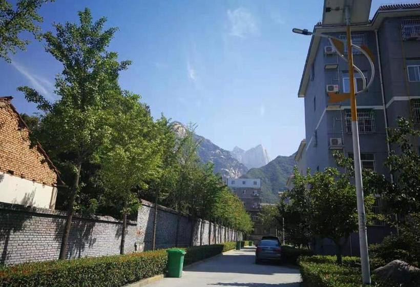 Huashan Lotus International Hostel