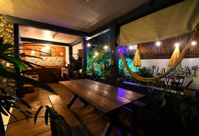 La Casa Hostel