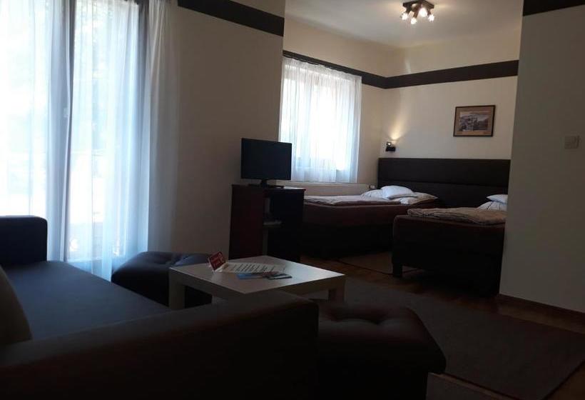 פנסיון Decsi Vendégház