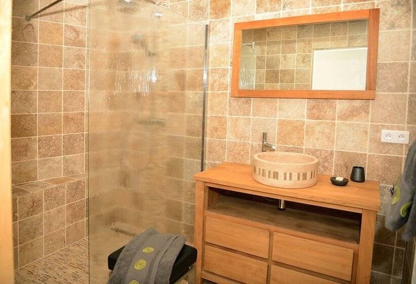 ペンション Mas De Carabelle