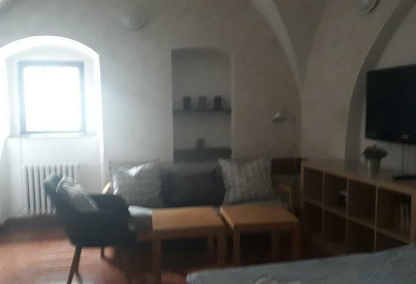 펜션 Penzion A Restaurace Modrá Růže Tábor