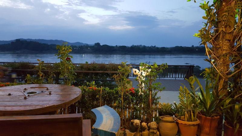 Пансион Tonkong Guesthouse & Restaurant