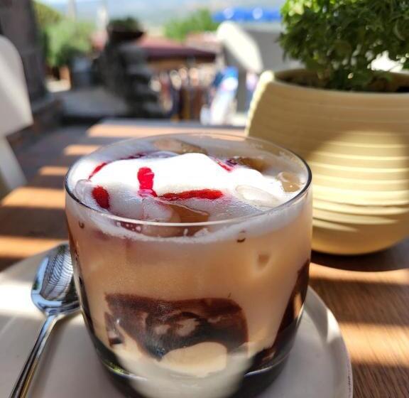 ベッドアンドブレックファースト Assos Sunset Boutique