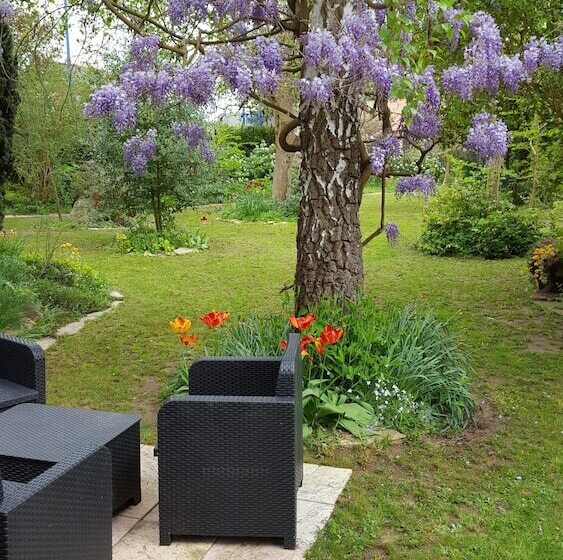 住宿加早餐  Chambres Du Jardin Fleuri