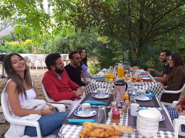 ベッドアンドブレックファースト Chambres Du Jardin Fleuri