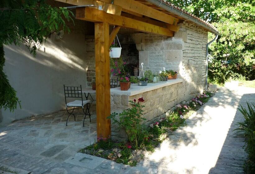 Bed and Breakfast Le Logis De Faugerit