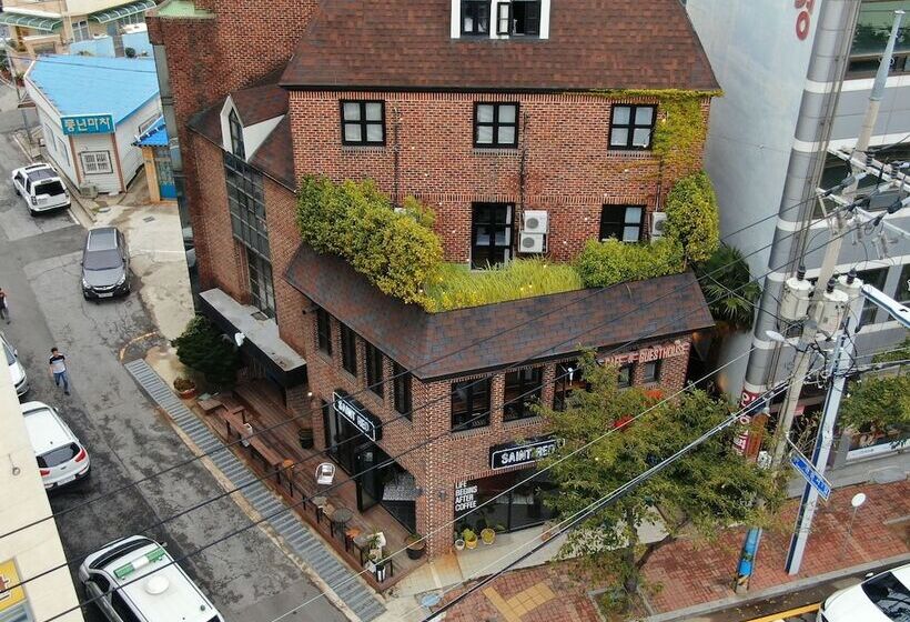 Comma Plus   Hostel