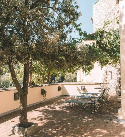 פונדק Le Petit Chateau