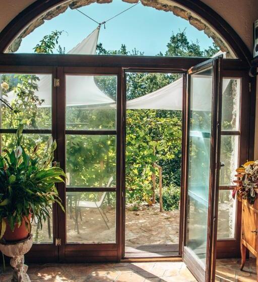 פונדק Le Petit Chateau