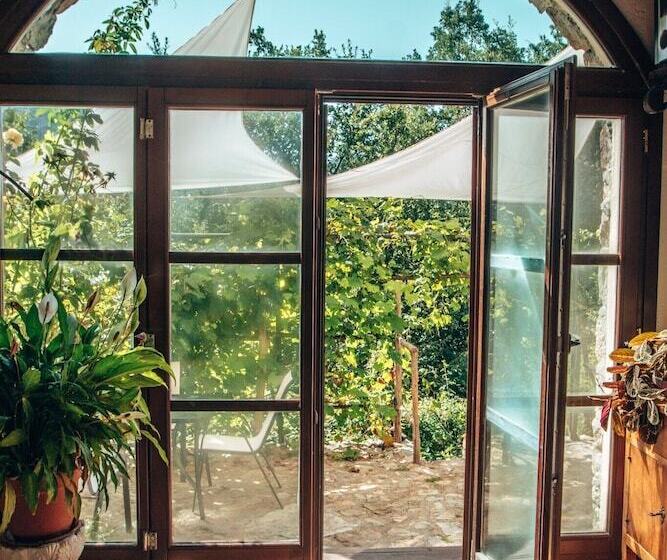 פונדק Le Petit Chateau