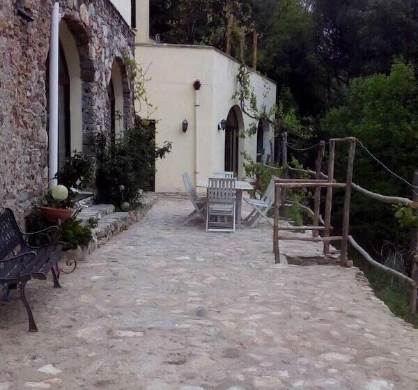 פונדק Le Petit Chateau